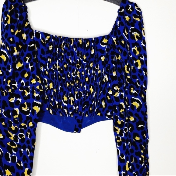 RAHI crop top. Blue with black and yellow print. - Picture 4 of 6